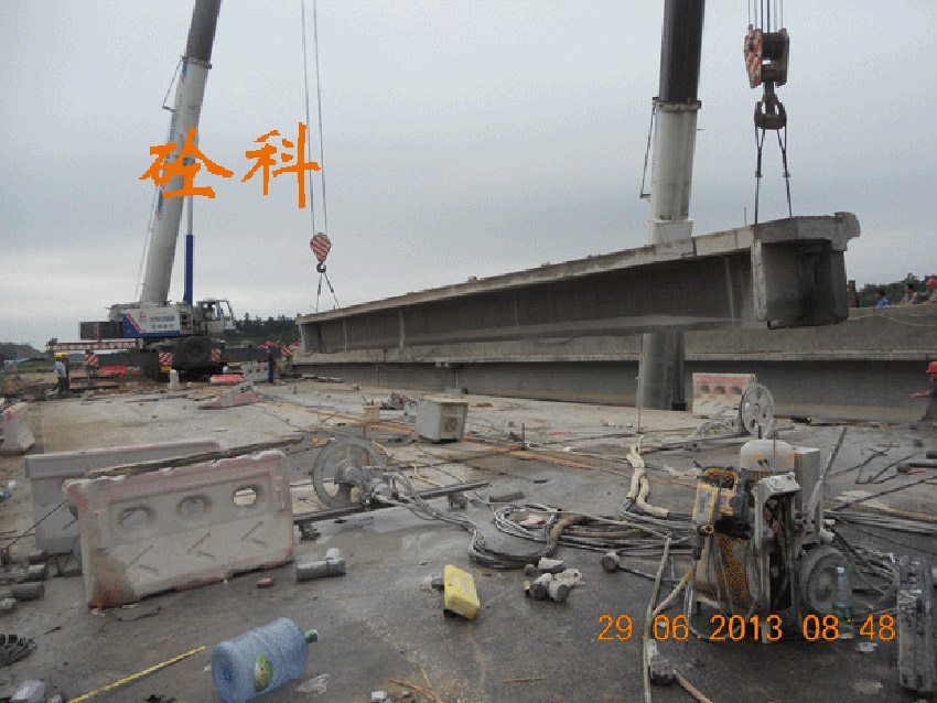 湖南長(zhǎng)沙臨長(zhǎng)高速橋梁切割拆除